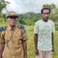 Kepala Kampung Anggreso, Yudas Aweniri didampingi Ketua Bamuskam Anggreso Kaleb Aweniri saat ditemui GaleriPapua di Kampung Anggreso, Kabupaten Mamberamo Raya, Kamis, 11 Juni 2026. GaleriPapua/ Ikbal Asra