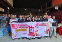 Manajemen PT Inkasakti dan PMI Kota Jayapura berfoto usai kegiatan donor darah di Jayapura, Papua, Jumat, 19 Juni 2026. Kegiatan yang digelar dalam rangka HUT ke-42 PT Inkasakti tersebut berhasil mengumpulkan 41 kantong darah. GaleriPapua/Ikbal Asra
