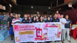 Manajemen PT Inkasakti dan PMI Kota Jayapura berfoto usai kegiatan donor darah di Jayapura, Papua, Jumat, 19 Juni 2026. Kegiatan yang digelar dalam rangka HUT ke-42 PT Inkasakti tersebut berhasil mengumpulkan 41 kantong darah. GaleriPapua/Ikbal Asra