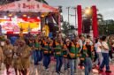 Para peserta TIFA 2026 melakukan yospan bersama usai pelaksanaan karnival budaya. (Foto: Galeri Papua/Endy Langobelen)