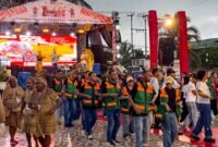 Para peserta TIFA 2026 melakukan yospan bersama usai pelaksanaan karnival budaya. (Foto: Galeri Papua/Endy Langobelen)