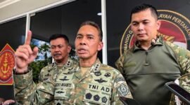 Panglima Komando Gabungan Wilayah Pertahanan III, Letjen TNI Lucky Avianto. (Foto: Galeri Papua/Endy Langobelen)
