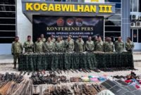 Pelaksanaan konferensi pers di Makogabwilhan III, Timika, Papua Tengah, Senin (6/7/2026). (Foto: Galeri Papua/ Endy Langobelen)