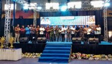 Pembukaan Multi Event dan Single Event Pelajar Tahun 2026 di Kabupaten Mimika ditandai dengan pemukulan tifa oleh Bupati Mimika, Johannes Rettob. (Foto: Galeri Papua/Kevin Kurni)