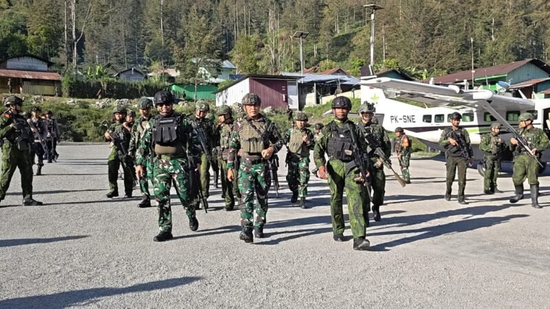 Kaskogabwilhan III, Marsda TNI Ir. Joko Sugeng Sriyanto, berkunjung ke Pos Satgas Yonif 731/Kabaresi di Distrik Beoga, Kabupaten Puncak, Papua Tengah, Kamis (9/7/2026). (Foto: Istimewa/Dok. Koops TNI Habema)