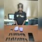 Pelaku dan barang bukti yang berhasil ditangkap polisi dan diamankan di Mapolres Mimika, Jalan Agimuga, Mile 32, Mimika, Papua Tengha, Kamis, 16 Juli 2026. (Foto: Istimewa)