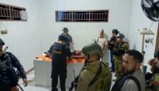 Jenazah korban dievakuasi ke RSUD Dekai untuk menjalani rangkaian pemeriksaan medis sebelum jenazah diterbangkan ke Kota Jayapura. (Foto: Dok. Satgas Humas Operasi Damai Cartenz 2026)