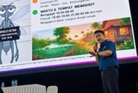 Dr. Anrian Pah, perwakilan PT Freeport Indonesia, menyampaikan pembekalan kesehatan kepada mahasiswa KKN Universitas Cenderawasih sebagai bekal menjalankan pengabdian masyarakat di Kabupaten Kepulauan Yapen. Pembekalan berlangsung di Atrium Gedung Universitas Cenderawasih, Jayapura, 16 Juli 2026. (Foto: Istimewa)