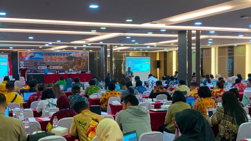 Para peserta mengikuti kegiatan sosialisasi Hak Kekayaan Intelektual di Ballroom Hotel Horison Diana Timika, Kamis (23/7/2026). (Foto: Ahmad)