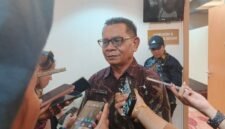 Kepala Dinas Kesehatan Mimika, Godfried Maturbongs. (Foto: Galeri Papua/Kevin Kurni)