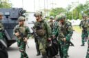 Koops TNI Habema mengevakuasi 2 Jenazah suami-istri yang menjadi korban penembakan OPM di Yahukimo (Foto: Humas Satgas TNI Habema)