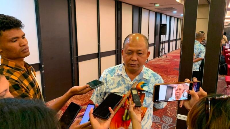 Kepala Dinas Pendidikan Kabupaten Mimika, Antonius Welerubun. (Foto: Galeri Papua/Ahmad)