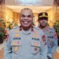 Kapolda Papua Tengah, Brigjen Pol. Jermias Rontini bersama Kapolres Mimika AKBP Alredo Rumbiak. (Foto: Galeri Papua/Kevin Kurni)
