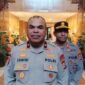 Kapolda Papua Tengah, Brigjen Pol. Jermias Rontini bersama Kapolres Mimika AKBP Alredo Rumbiak usai mengikuti kegiatan reses Komisi III DPR RI di Hotel Rimba Papua, Timika, Jumat (24/7/2026). (Foto: Galeri Papua/Kevin Kurni)