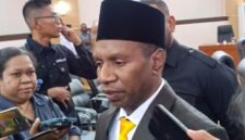 Ketua DPRK Mimika, Primus Natikapareyau. (Foto: Galeri Papua/Rachmat Julaini)