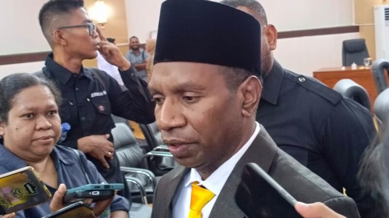 Ketua DPRK Mimika, Primus Natikapareyau. (Foto: Galeri Papua/Rachmat Julaini)