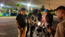 Aparat kepolisian melakukan pemeriksaan kendaraan dalam operasi sikat noken. (Foto: Istimewa)