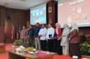 Foto bersama para narasumber kegiatan seminar bertajuk 