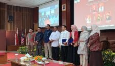 Foto bersama para narasumber kegiatan seminar bertajuk