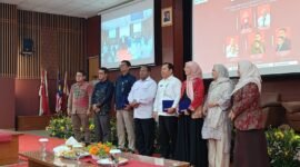 Foto bersama para narasumber kegiatan seminar bertajuk 