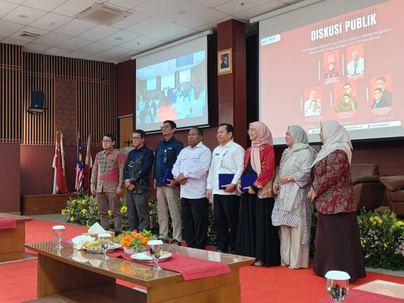 Foto bersama para narasumber kegiatan seminar bertajuk 