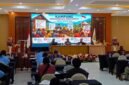 Anggota Bawaslu Mimika, Diana Dayme menegaskan masyarakat di Distrik Kwamki Narama harus mengawasi jalannya Pemilu disamping menggunakan hak pilih. Pesan itu disampaikan dalam Forum Diskusi Politik 