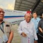 Uskup Jayapura Mgr. Yanuarius Theofilus Matopai You (tengah) didampingi Direktur PT Associated Mission Aviation (AMA) Bob Kayadu (kiri) memberikan keterangan pers di Jayapura, Papua, terkait pembakaran pesawat misi AMA di Distrik Balingga, Kabupaten Yahukimo. Jumat, 3 Juli 2026. GaleriPapua/Ikbal Asra