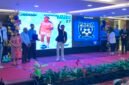 Siswa lulusan Papua Football Academy (PFA) angkatan kedua kelahiran 2010 berselebrasi di atas panggung usai menerima sertifikat kelulusan dalam seremoni yang digelar di Ballroom Hotel Horison Diana, Timika, Papua Tengah, Sabtu, 4 Juli 2026. Sebanyak 20 siswa PFA dinyatakan lulus setelah menjalani pendidikan sepak bola selama tiga tahun. GALERIPAPUA/ Ahmad 