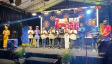 Foto bersama peserta dan panitia usai penutupan Timika Inside Festival of Art (TIFA) ke-VI di Timika, Sabtu, 4 Juli 2026. Festival tiga hari ini mengangkat tema