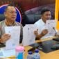 Kasatgas Humas Ops Damai Cartenz 2026 Kombes Pol. Yusuf Sutejo bersama Kasatgas Gakkum Operasi Damai Cartenz 2026 Kombes Pol. I Gusti Gde Era Adhinata dalam konferensi pers di Posko Satgas Ops Damai Cartenz 2026, Rabu (8/7). GaleriPapua/Ahmad
