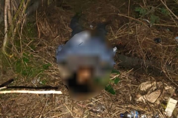 Jenazah GGM (22) di Jalan Irigasi, Kelurahan Pasar Sentral, Mimika, Rabu malam, 15 Juli 2026. Penyebab kematian masih dalam penyelidikan polisi. dok Humas Polres Mimika.