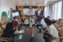 Kepala Dinas Kependudukan dan Pencatatan Sipil Kabupaten Mimika, Slamet Sutejo, memimpin rapat persiapan Sunset Run dan rangkaian kegiatan HUT ke-81 Republik Indonesia di Kantor Dukcapil Mimika, Senin, 27 Juli 2026. GaleriPapua/ Kevin Kurni