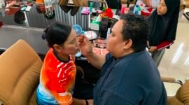 Kemeriahan “Make Up Challenge” Pasutri Disdukcapil Mimika, Songsong Hut ke-81 RI, di Aula Lantai 3 Kantor Dinas Kependudukan dan Pencatatan Sipil (Disdukcapil) Kabupaten Mimika, Sabtu (1/8/2026). (Foto: Galeri Papua/Ahmad)