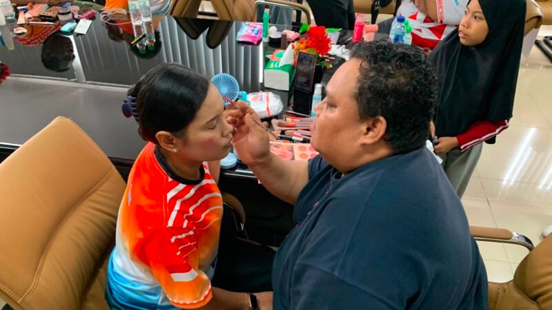 Kemeriahan “Make Up Challenge” Pasutri Disdukcapil Mimika, Songsong Hut ke-81 RI, di Aula Lantai 3 Kantor Dinas Kependudukan dan Pencatatan Sipil (Disdukcapil) Kabupaten Mimika, Sabtu (1/8/2026). (Foto: Galeri Papua/Ahmad)