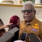 Bupati Mimika, Johannes Rettob. (Foto: Galeri Papua/Ahmad)