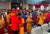 Pasangan yang mengikuti nikah massal dan isbat nikah terpadu di Graha Eme Neme Yauware, Rabu (5/8/2026). (Foto: Galeri Papua/Ahmad)