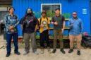 Foto bersama kuasa hukum dari Law Office Tong Pu Ruang Aman bersama klien serta pihak PT Jasti Pravita. (Foto: Istimewa/Dok. Tong Pu Ruang Aman)