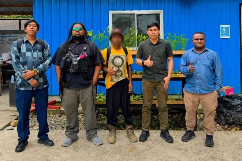 Foto bersama kuasa hukum dari Law Office Tong Pu Ruang Aman bersama klien serta pihak PT Jasti Pravita. (Foto: Istimewa/Dok. Tong Pu Ruang Aman)