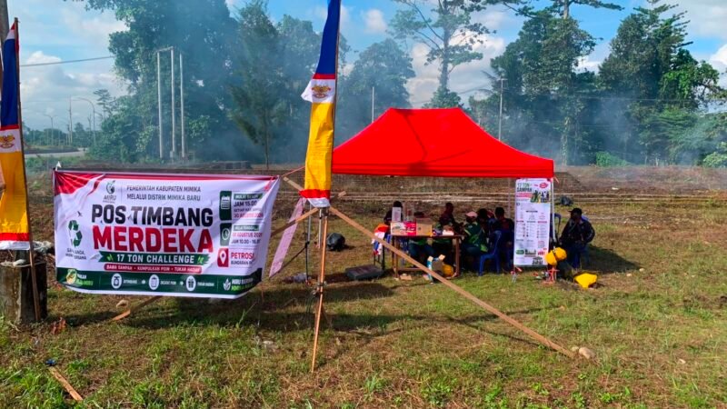 Pos Timbang Merdeka di tepi bundaran Mimika Smart City (Bundaran Petrosea). (Foto: Galeri Papua Ahmad)