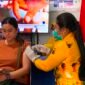 Proses pelaksanaan vaksinasi HPV dalam rangka mencegah kanker serviks yang digelar Loka POM Mimika di kantornya, Timika, Papua Tengah, Kamis (6/8/2026). (Foto: Galeri Papua/Ahmad)