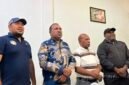 Foto bersama tokoh adat Kamoro usai pelaksanaan konferensi pers di Timika, Papua Tengah, Kamis (6/8/2026) malam. (Foto: Galeri Papua/Endy Langobelen)