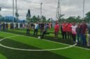 Pembukaan Turnamen Habema Cup Mini Soccer ditandai dengan ditendangnya bola oleh Pangkoops TNI Habema, Mayjen Yudha Airlangga ( Foto: Galeri Papua/Kevin Kurni)