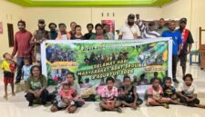 Foto bersama usai kegiatan nonton bareng dan diskusi film yang diselenggarakan LEPEMAWIL-MIMTIM di Kampung Naena Muktipura, Sabtu (8/8/2026). (Foto: Galeri Papua/Endy Langobelen)