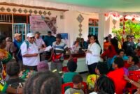 Potret pelayanan Pojok Nongkrong di halaman Kantor Distrik Kuala Kencana, Mimika, Papua Tengah, Rabu (12/8/2026). (Foto: Galeri Papua/Ahmad)