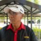 Ketua Koperasi Konsumen Komunitas Peternak Babi Mimika, Calvin Arrung, memberikan keterangan soal keluhan peternak babi atas beredarnya daging dari luar sedangkan daging peternak lokal tidak terserap. Kamis (13/8/2026). (Foto: Galeri Papua/Rachmat Julaini)