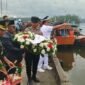Proses Tabur bunga yang langsung di Pimpin oleh Wakil Bupati Mimika, Emanuel Kemong, beserta Forkompinda yang hadir. (Foto: Galeri Papua/Kevin Kurni)