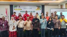Foto bersama pada pembukaan kegiatan penilaian puskesmas yang diselenggarakan Dinas Kesehatan Kabupaten Mimika di Ballroom Hotel Horison Ultima Timika, Jumat (14/8/2026). (Foto: Istimewa)