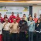 Foto bersama pada pembukaan kegiatan penilaian puskesmas yang diselenggarakan Dinas Kesehatan Kabupaten Mimika di Ballroom Hotel Horison Ultima Timika, Jumat (14/8/2026). (Foto: Istimewa)
