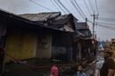 Dua ruko terbakar di kompleks Gorong-gorong, Mimika, Sabtu (15/8/2026) dini hari. (Foto: Istimewa)