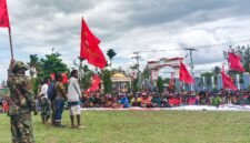 KNPB Mimika melakukan aksi demonstrasi di halaman Kantor DPRK Mimika, Jalan Cendrawasih, Timika, Papua Tengah, Sabtu (15/8/2026). (Foto: Galeri Papua/Kevin Kurni)